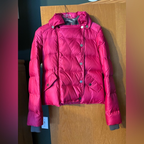 Get noticed in this super cute BCBG pink puffer sz S - Picture 1 of 5